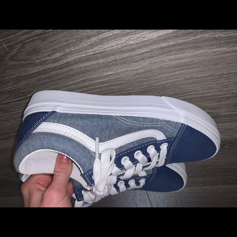Vans - Picture 3 of 6